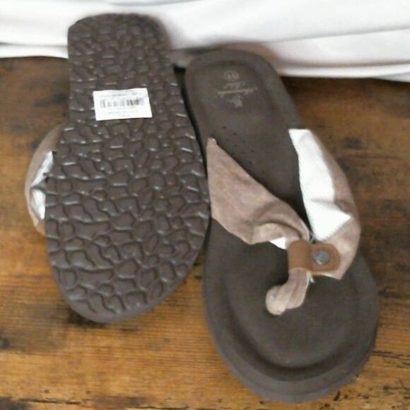 Amanda Blu Flip-Flops - Picture 2 of 2